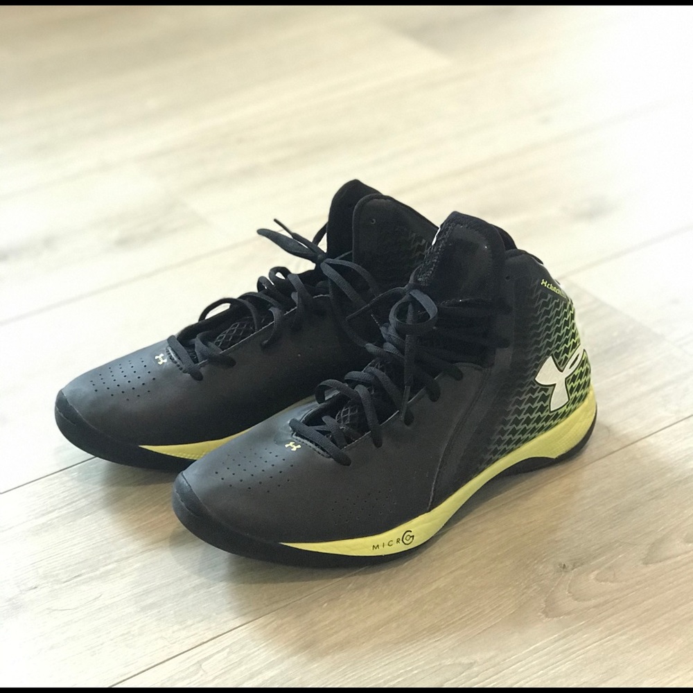 Size 9 UA Basketball high tops